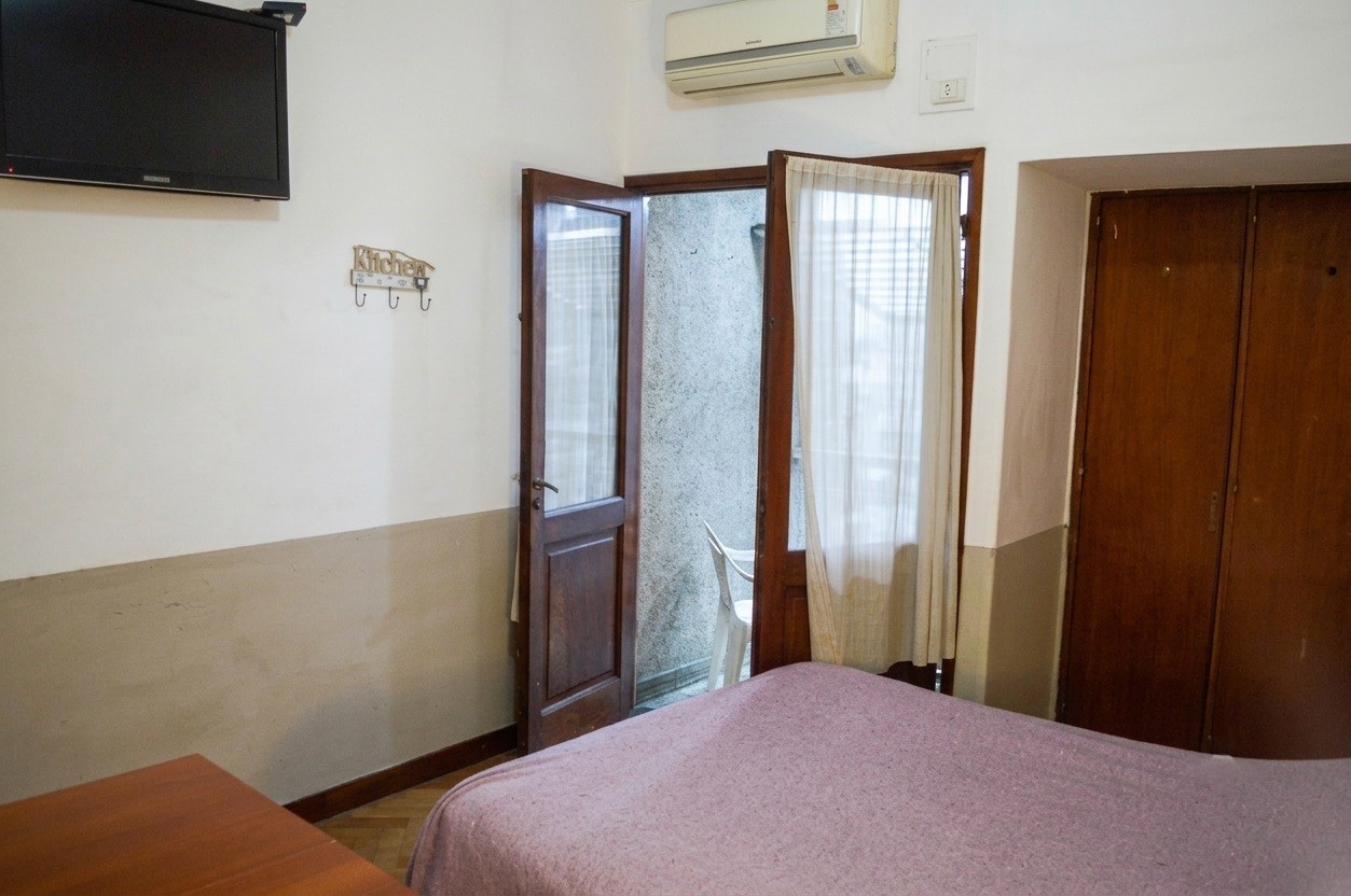 Cama doble con kitchenette